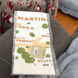 💚🫒🍸 NWT SAKS FIFTH AVENUE MARTINI SET OF 2 TOWELS 💚🫒🍸